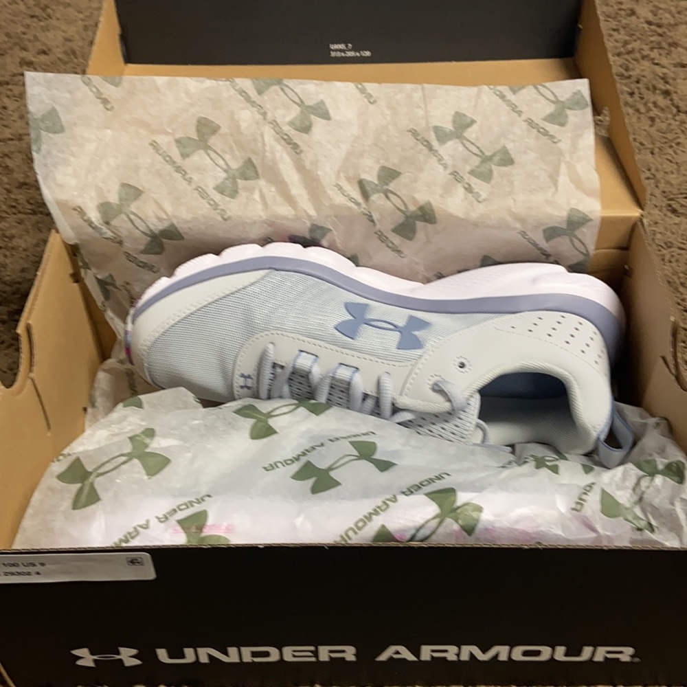 🎉 2xHP! 🎊 Charged Under Armor Size 9 Tennis/Athletic shoes. Gray/blue/pink - Picture 13 of 16